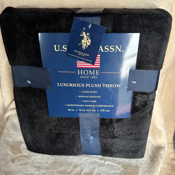 NWT  U.S. Polo Assn Home Luxurious Solid Black Plush Throw 50" x 70" Blanket - Picture 1 of 4